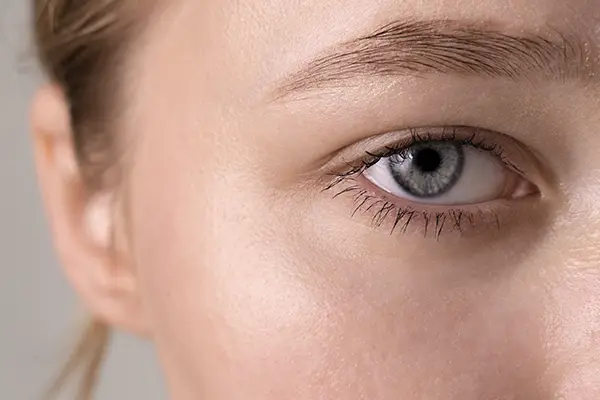 mujer contorno ojos